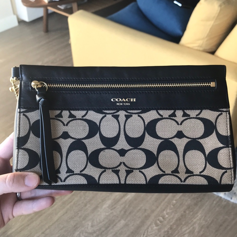 🛑SOLD🛑 Coach Legacy Signature large wristlet